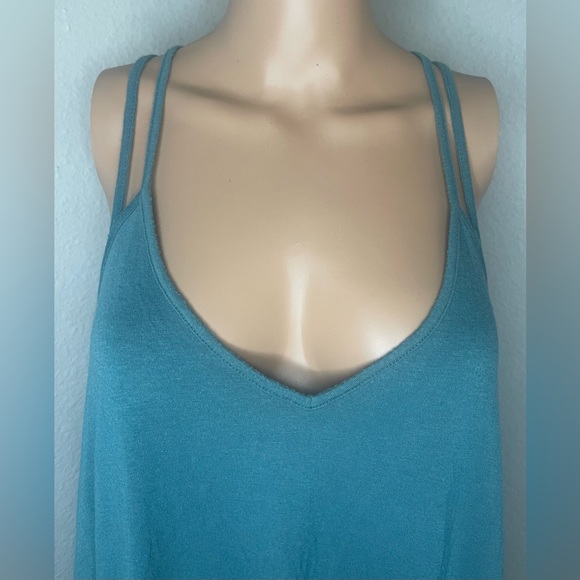 Set of 2, Women’s spaghetti strap tank tops. Size large - Picture 6 of 8